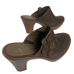 B Makowsky Quan Brown Leather Clogs Mules Size 7.5 NWOT